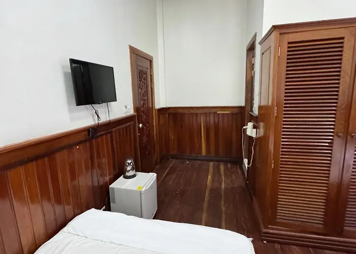 Angkor Gecko's & 3*
