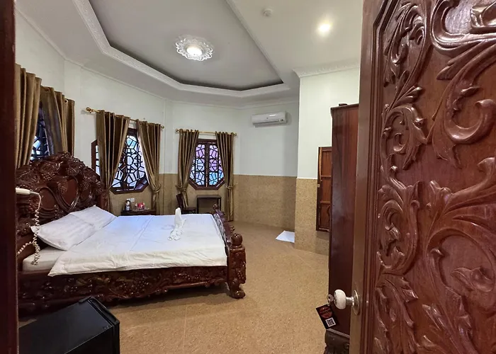 Angkor Gecko's & 3*